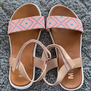 NWOT girls sandals